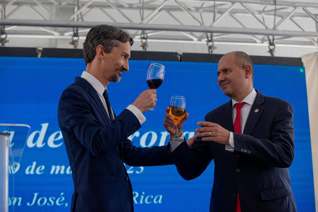 Brindando por los 75 años del Día de Europa